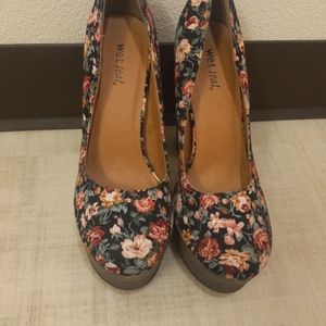 Wet Seal Floral Print Wooden High Heals, Size 8